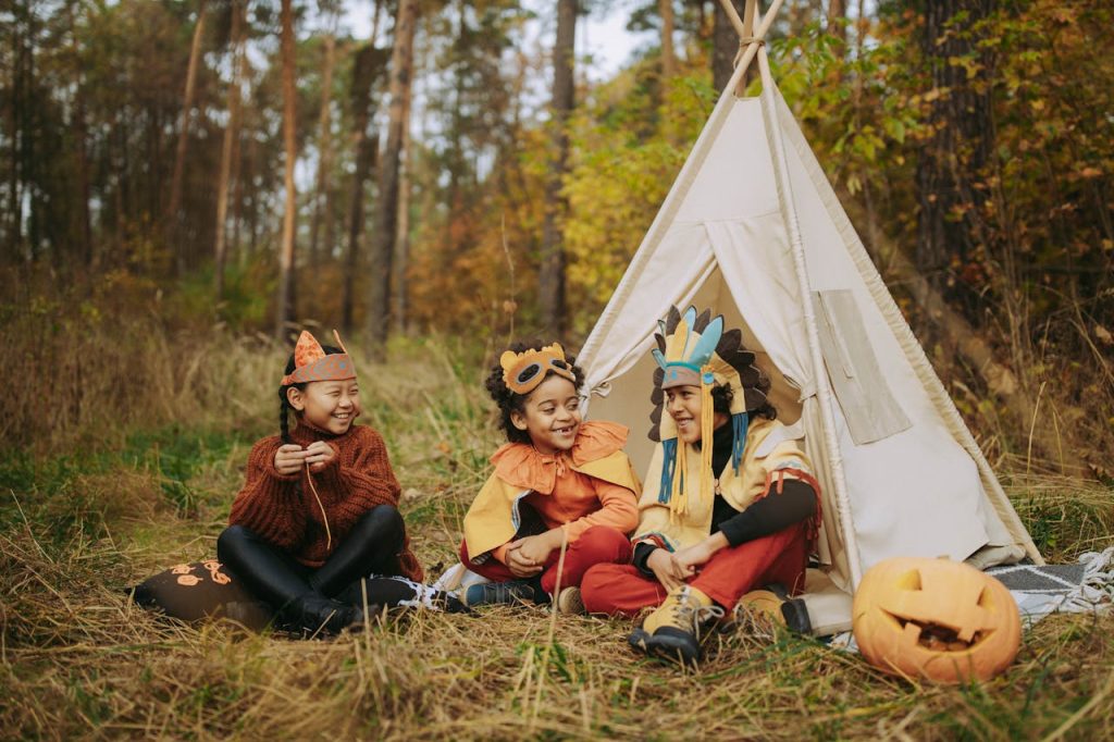 Halloween Deko im Garten als stimmungsvolle Herbstgestaltung